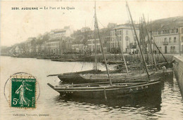 Audierne * Le Port Et Les Quais * Bateaux Pêche - Audierne