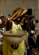 AFRIQUE - Couleurs D'Afrique - Marchande De Lait Caillé - Curds Seller - Non Classés