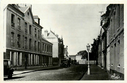 Yvetot * La Rue Du Havre Et La Gendarmerie Nationale - Yvetot