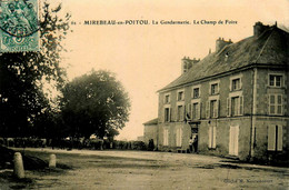 Mirebeau En Poitou * La Gendarmerie Nationale , Le Champ De Foire * Marché Aux Bestiaux Foire - Mirebeau