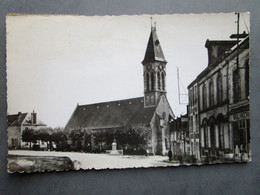 CP 61 Orne PERVENCHERES  - Place De L'église écrite Et Timbrée 1958 - Pervencheres