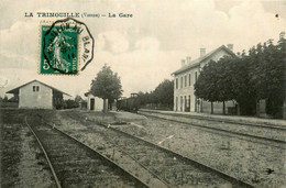 La Trimouille * Vue Sur La Gare * Ligne Chemin De Fer * Train Wagon - La Trimouille