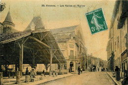 Vivonne * Les Halles Et L'église Du Village * PAVILLON Coiffeur * Cpa Toilée Colorisée - Vivonne