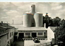 Neuville De Poitou * Vue Sur Les Silos De La Meunerie Coopérative * Camion Camionnette - Neuville En Poitou