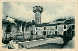 Neuville De Poitou * Le Groupe Scolaire Et Artistique Ozanam * école * Château D'eau - Neuville En Poitou