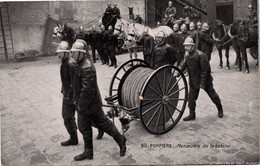 POMPIERS - Manoeuvre De La Bobine Métier - Sapeurs Pompiers - Publicité Chocolat De La Grande Trappe - Bombero