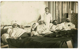 Carte Photo - Hôpital Militaire De Nice, Chambre De Blessés Et Infirmier - Circulé 1915, Sous Enveloppe - Santé, Hôpitaux