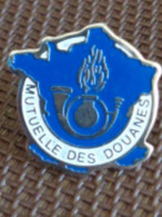 PIN'S MUTUELLE DES DOUANES - Médical