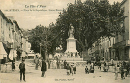 Hyères * La Place De La République * La Statue Massion * Attelage - Hyeres