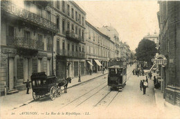 Avignon * La Rue De La République * Tram Tramway * Coiffeur SOUCHON * Attelage Diligence - Avignon