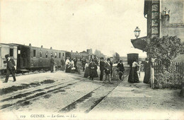 Guines * Intérieur De La Gare Du Village * Wagon Train * Ligne Chemin De Fer - Guines