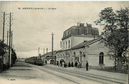 Ancenis * Intérieur De La Gare Du Village * Le Train * Locomotive * Ligne Chemin De Fer - Ancenis