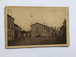 Carte Postale Ancienne CHÂTEAUNEUF  La Place Du Plaineau - Chateauneuf Sur Charente