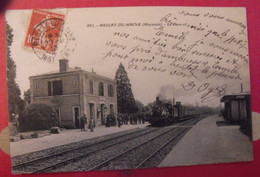 Carte Postale Mayenne 53. Meslay Du Maine. La Gare; Arrivée Du Train. Chemin De Fer. Voyageurs; Locomotive à Vapeur - Meslay Du Maine