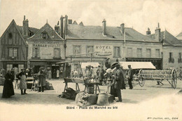 Bléré * La Place Du Marché Au Blé * Foire Marchands * Hôtel Du Cheval Blanc HAUDEBERT - Bléré