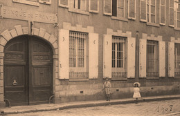 Montargis * Carte Photo 1908 * La Banque De France , Rue Raymond Tellier * Banco Bank * Photographe L. Conté - Montargis