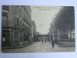 CPA 35 Ile Et Vilaine - REDON - Rue Des Douves Et Pont Du Chemin De Fer - Tampon Croix Rouge  - Femmes De France - Redon