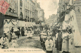 La Flèche * La Grande Rue De La Commune , Un Jour De Procession * Fête Religieuse - La Fleche
