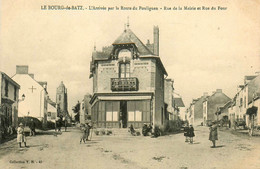 Le Bourg De Batz * Arrivée Du Village Par La Route Du Pouliguen * Rue De La Mairie Et Rue Du Four* Café Du Midi - Batz-sur-Mer (Bourg De B.)