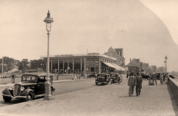 La Baule * Photo Circa 1900 * Le SYNDICAT D'INITIATIVE Halle Des Informations & Du Tourisme * Automobiles * Remblai - La Baule-Escoublac