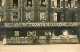 Charleville * Carte Photo * Devanture De La Confiserie Ardennaise H. HERMAND Succr. * Restaurant VERDY * Confiseur - Charleville