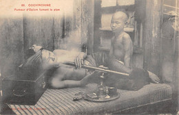 CPA ASIE COCHINCHINE FUMEUR D'OPIUM FUMANT LA PIPE - Vietnam