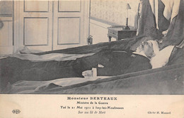 MONSIEUR BERTEAUX- MINISTRE DE LA GUERRE TUE LE 21 MAI 1911 A ISSY LES MX - SUR SON LIT DE MORT - Personaggi