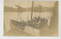 BATEAUX - REMORQUEURS - Belle Carte Photo Passagers à Bord Du Remorqueur " PREMIER " En 1919 (non Située) - Rimorchiatori