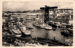 Brest * Le Port De Guerre * Le Bateau De Guerre Cuirassé LORRAINE * Le JEANNE D'ARC Et EMILE BERTIN - Brest