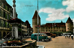 Yverdon * Automobile Camionnette Volkswagen COMBI Combi VW , Place Et Château * Vaud Suisse Schweiz - Voitures De Tourisme