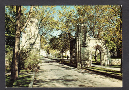 Canada - Université De SASKATOON - ( Traveltime N° LS-6529) Portes Commémoratives En Hommage Au Monde étudiant - Saskatoon