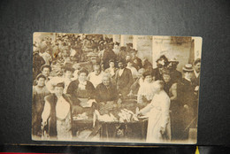 CP,  06, NICE, N° 1882,  LA POISSONNERIE, MARCHE AVEC BELLE ANIMATION, RARE - Markten, Feesten