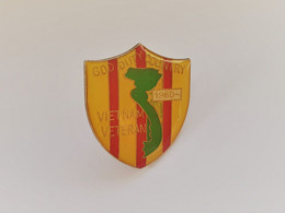 PINS MILITARIA  GOD DUTY COUNTRY VIET NAM VETERANS 1960 BLASON  / 33NAT - Militaria