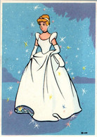 Walt Disney Image Cendrillon Robe Dress Dos Blanc 7,2 Cm X 10 Cm En TB.Etat - Autres & Non Classés