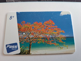 Phonecard St Martin French OUTREMER TELECOM   THREE ON BEACH   5 EURO  ** 9680 ** - Antillas (Francesas)