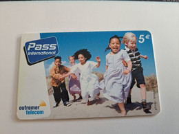 Phonecard St Martin French OUTREMER TELECOM   PASS Telecom  PLAYING CHILDREN  5 EURO  ** 9681 ** - Antillen (Frans)