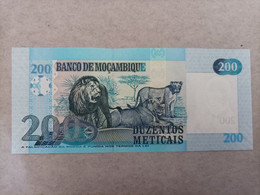 Billete De Mozambique 200 Meticais, Año 2017, Leones En Reverso, UNCIRCULATED - Mozambique