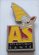 AA67 Pin's Planche à Voile AS Atlantique Santé  à Saint-Herblain Loire Atlantique Achat Immédiat - Zeilen