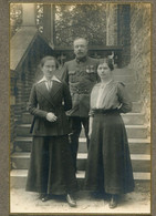 - Photo - Militaria - Militaire Avec Sa Famille, Médaille, Studio Paris, G Cochet, TTBE, Scans. - Guerre, Militaire