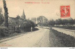 (BD) 14 TOURGEVILLE. Route De Caen Animée 1910 - Autres Communes