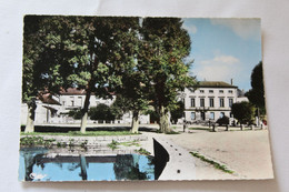 Cpm 1964, Mussy Sur Seine, Place De La Mairie, Aube 10 - Mussy-sur-Seine