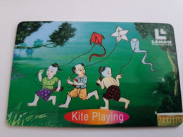 THAILAND  CHIPCARD 300  BATH  / KITE PLAYING     2          Used Card       **10008** - Thaïland