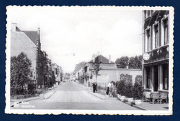 Athus (Aubange). Grand' Rue. Café Au Puit-rouge. Bières De Diekirch. Passants, Voiture. - Aubange