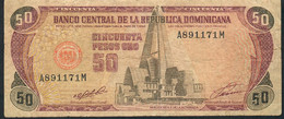 DOMINICAN REPUBLIC P135 50 PESOS 1991  #A/M  FINE FOLDS NO P.h. - Dominicaanse Republiek