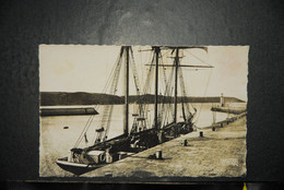 Delcampe - CP, 22, Binic L'entree Du Port Le Môle Les Falaises De Pordic , N°2534, Waron - Binic