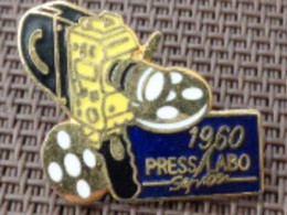 PIN'S 1960 PRESS LABO SERVICE - Photographie