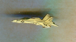 Pin's - Avion Militaire USA Américain - Militaria