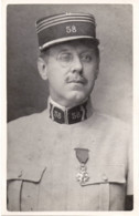 Officier 58e Régiment D Infanterie ? C.1905 - Militaire EMILE DE TRINCAUD DE LA TOUR Colonel ? Carte Photo - Médaille - Regimenten