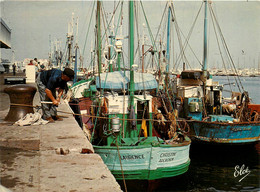 Arcachon * Vue Sur Le Port De Pêche * Bateaux * Pêcheur Pêche à La Ligne - Arcachon