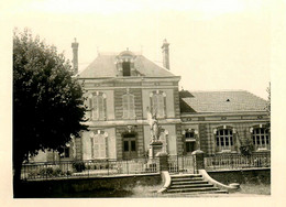 Montigny Le Resle * La Mairie Et Le Monument * Photo Ancienne - Paray Le Monial